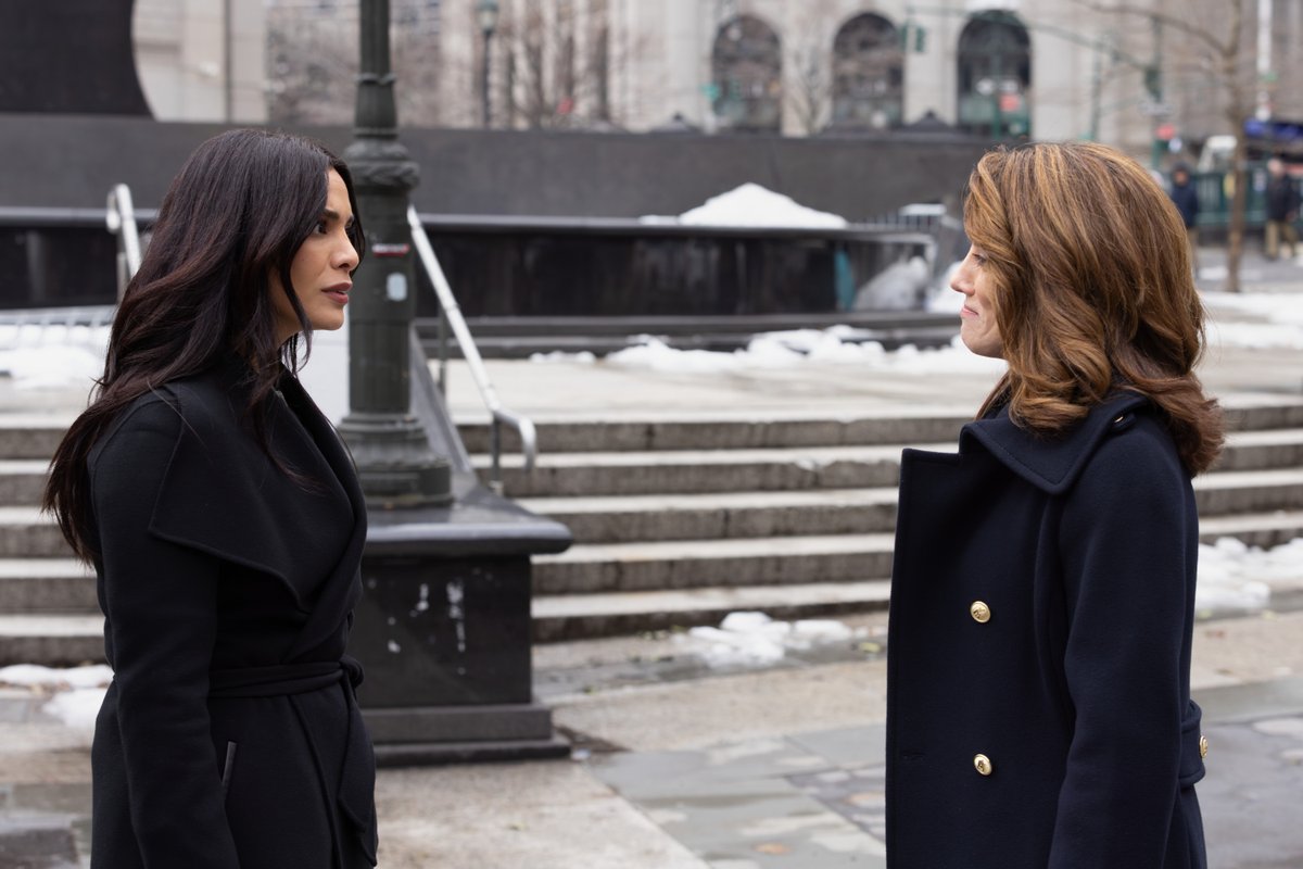 lawandordertv's tweet image. Maroun may be on this case alone, but she sees a friendly face. #LawAndOrder