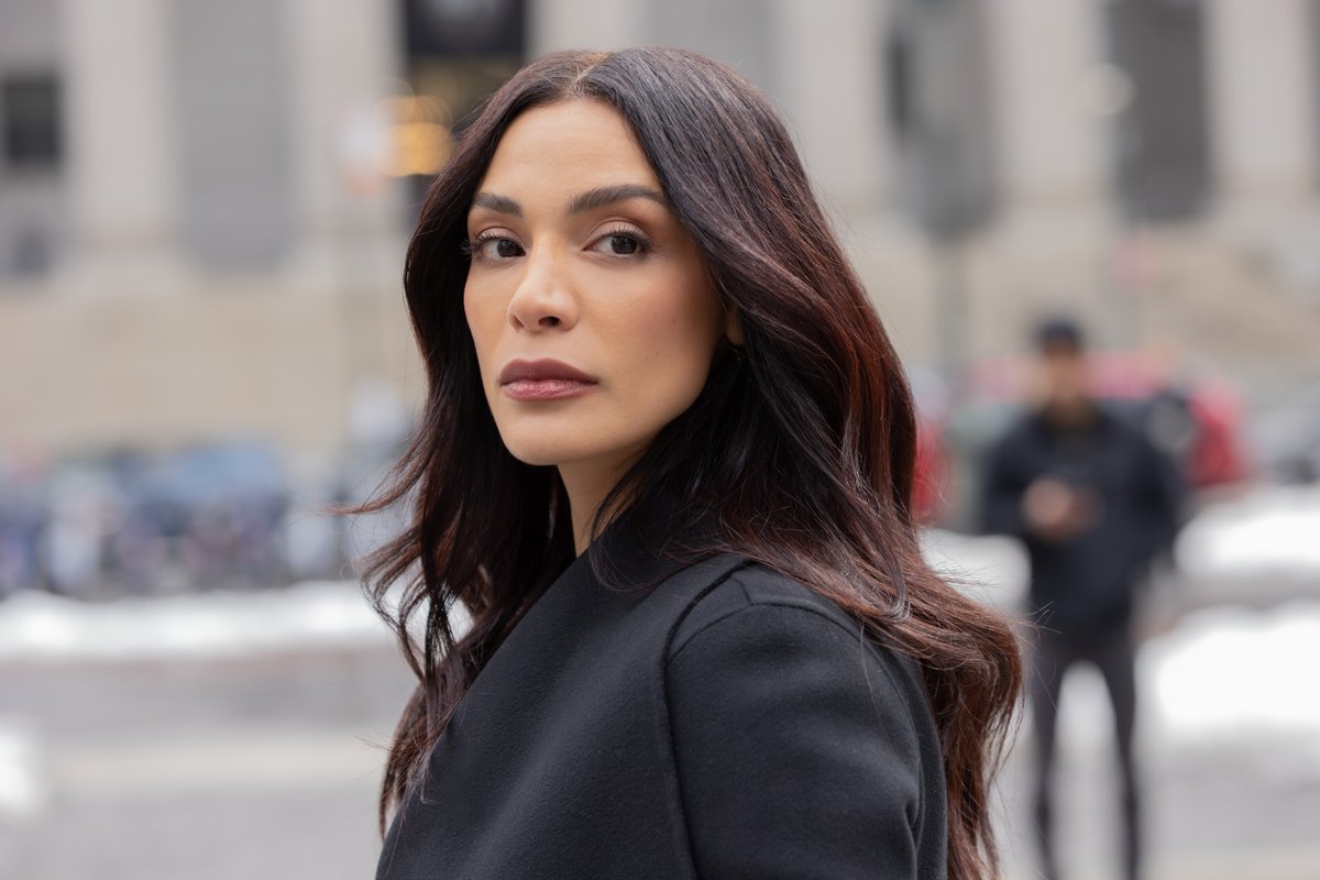 lawandordertv's tweet image. Maroun may be on this case alone, but she sees a friendly face. #LawAndOrder
