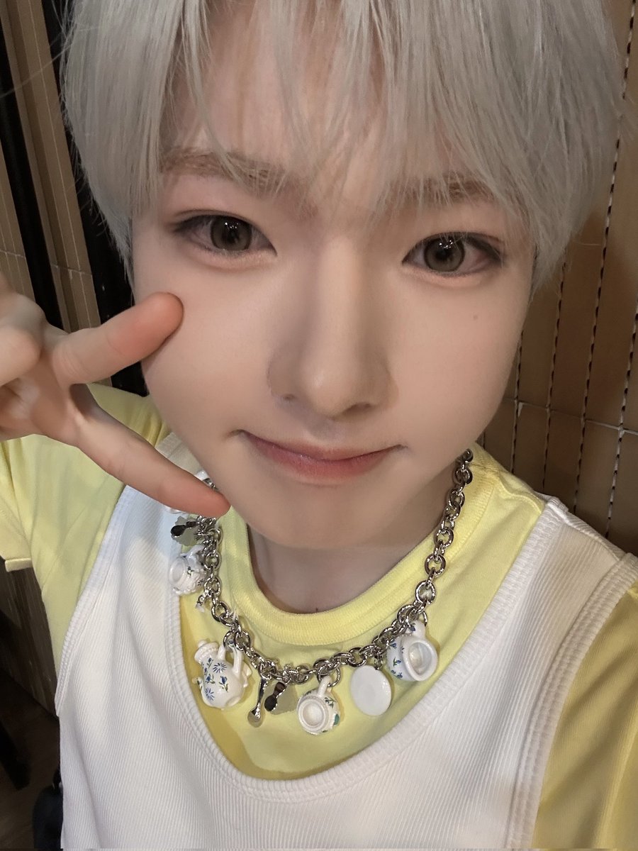 arisurise's tweet image. #teatime com o set completo + pãozinho que acabou de sair do forno