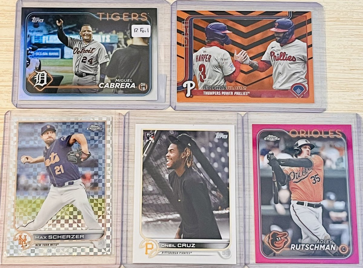 Mdotmoore420's tweet image. Day 4 Post 22 - $1 each 

Cabrera rainbow foil 
Scherzer Xfractor 
Adley pink refractor 
#Moorestacks #thehobby