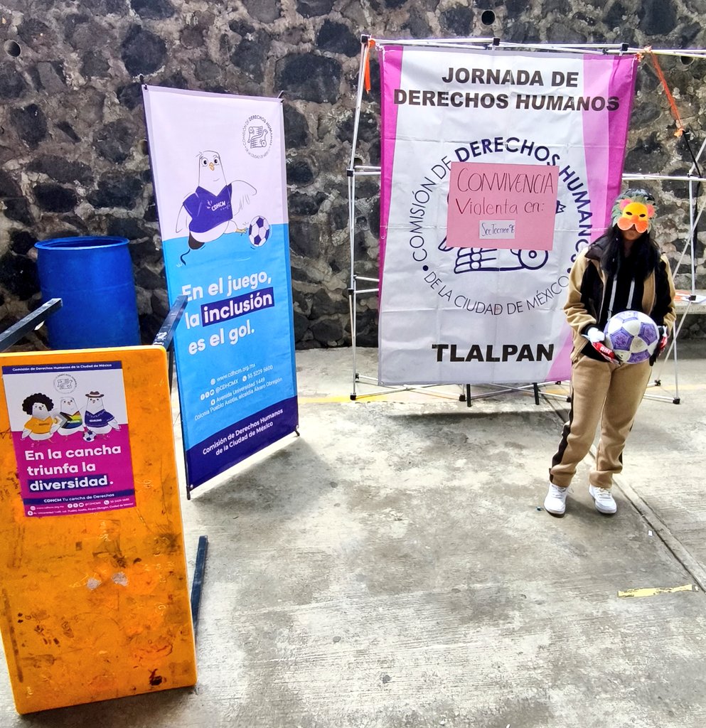 territoriodh's tweet photo. La @CDHCMX realizó el sociodrama ¡El futbol nos une, los Derechos nos Igualan! en el marco de la estrategia “#CDHCM, Tu cancha de derechos” con estudiantes de la escuela Secundaria Técnica  N° 96 "Miguel Alemán Valdéz" en el Pueblo Originario de San Miguel Ajusco en @TlalpanAl

Conoce 🧐 nuestra campaña para el #Mundial2026 ⚽️  https://t.co/jmQs4lXJ7C

#munDHial 🕊️ #TerritorioDH