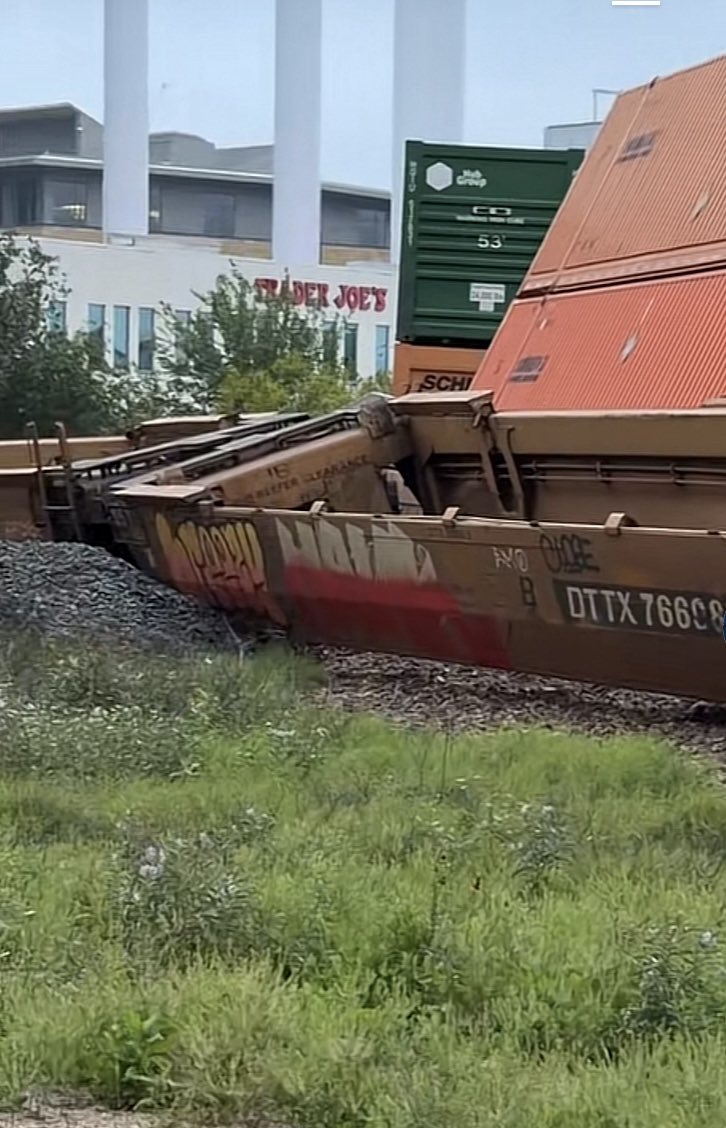 DemTexans's tweet image. Republican Texas TRAIN WRECK off the tracks in #austin Texas. Nobody hurt but train driver what were ya thinking? Oh you thinking republicans on railroad commission are a #trainwreck #atx #traderjoesaustin #voteblue