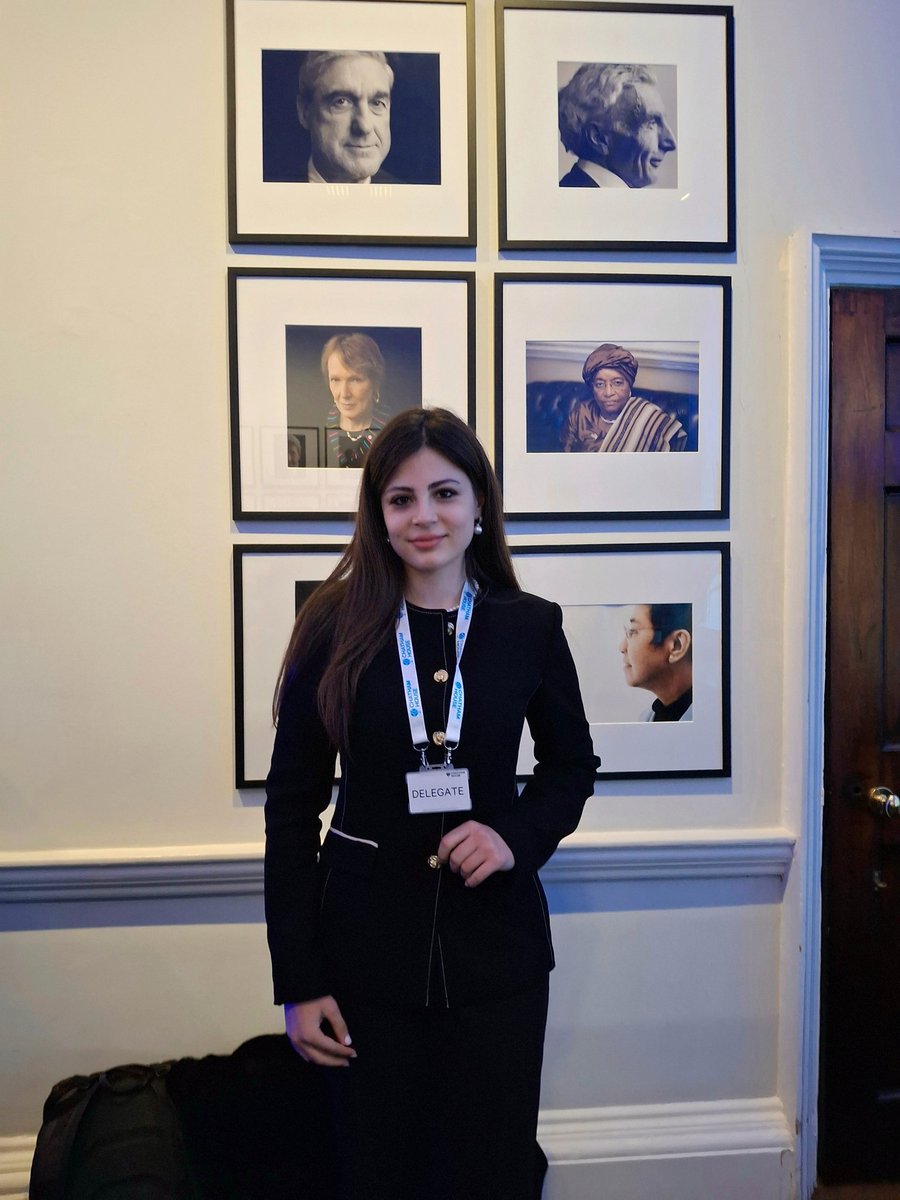 ecemmunall's tweet photo. Kraliyet Uluslararası İlişkiler Enstitüsü Chatham House’da, uluslararası güvenlik ve küresel ilişkiler alanında delege olarak yer almaya başlamak benim için değerli bir adım oldu. 🇹🇷🇬🇧🖊
📍 Londra https://t.co/QCTwCtkm9c