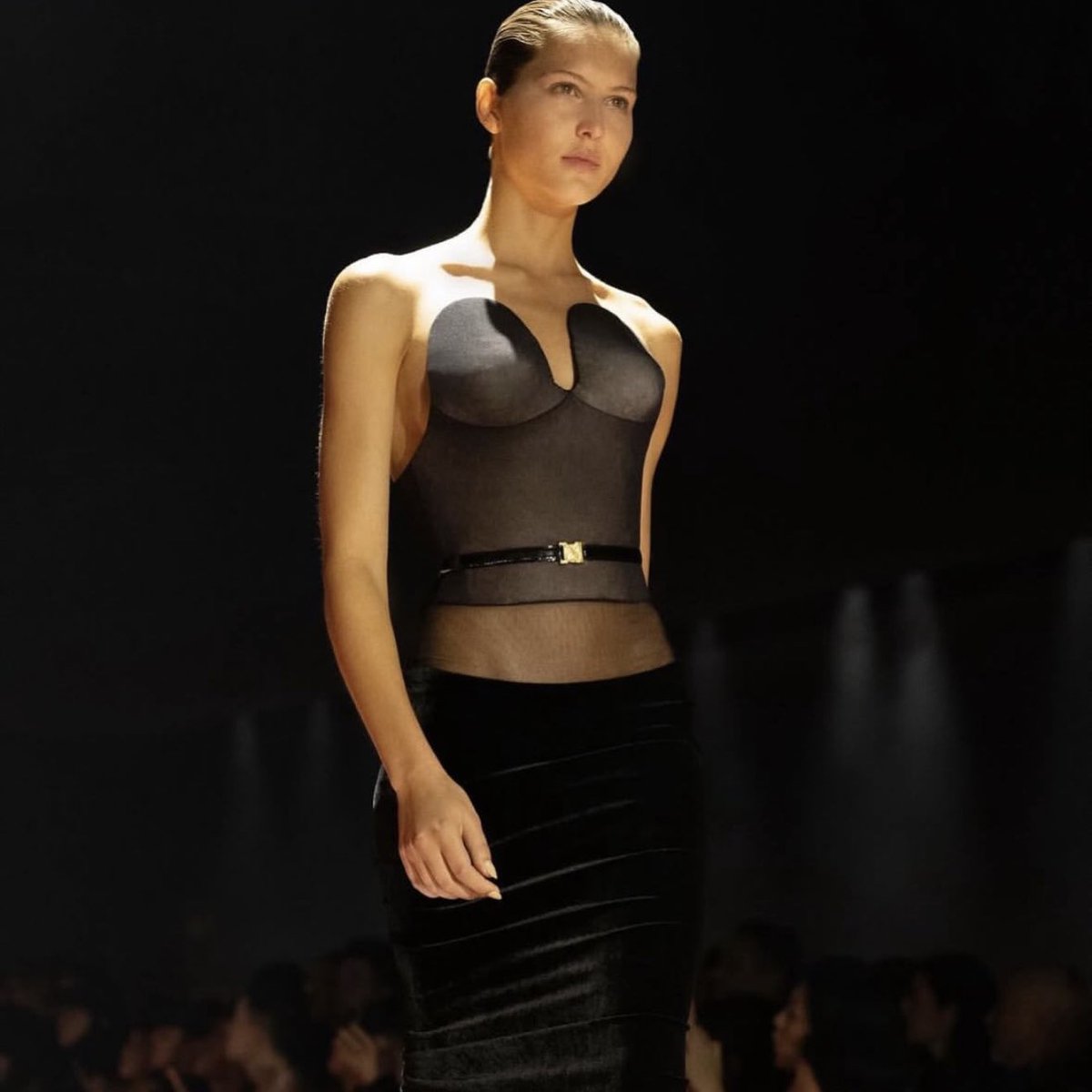 Jennie is wearing Schiaparelli Fall/Winter 2026 styled by Sam Woolf 🖤