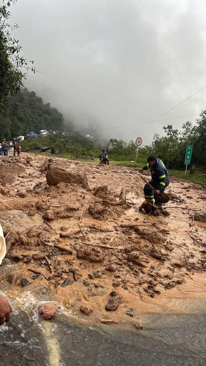 Cerrada vía a la costa por deslizamiento en el alto de Ventanas, jurisdicción de Yarumal.