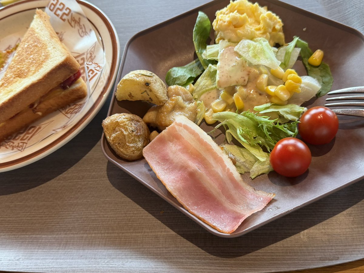 kanamon21's tweet photo. 初めて泊まるホテルの朝食ビュッフェ楽しい😍 https://t.co/4DG43o54xW