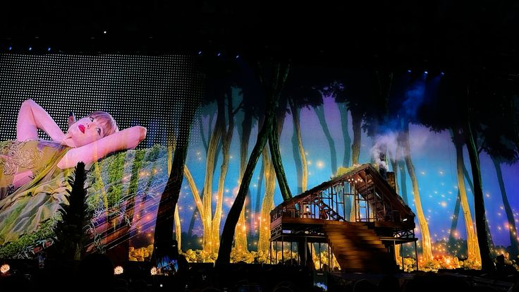 clarabowwho's tweet photo. the beauty of the eras tour ⊹ ࣪ ˖ https://t.co/Gl5PWJR21g