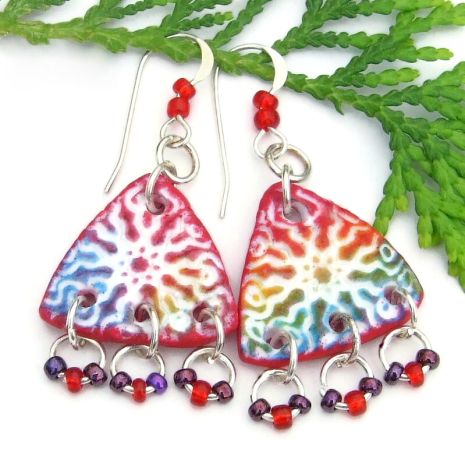ShadowDogDesign's tweet photo. New! Colorful, lightweight artisan sun burst #boho #earrings w/ glass seed bead dangles!   via @ShadowDogDesign #ShopSmall #MothersDay #Handmade #SunBurstEarrings      https://t.co/e2pflBxgJB https://t.co/nLvySfm15B