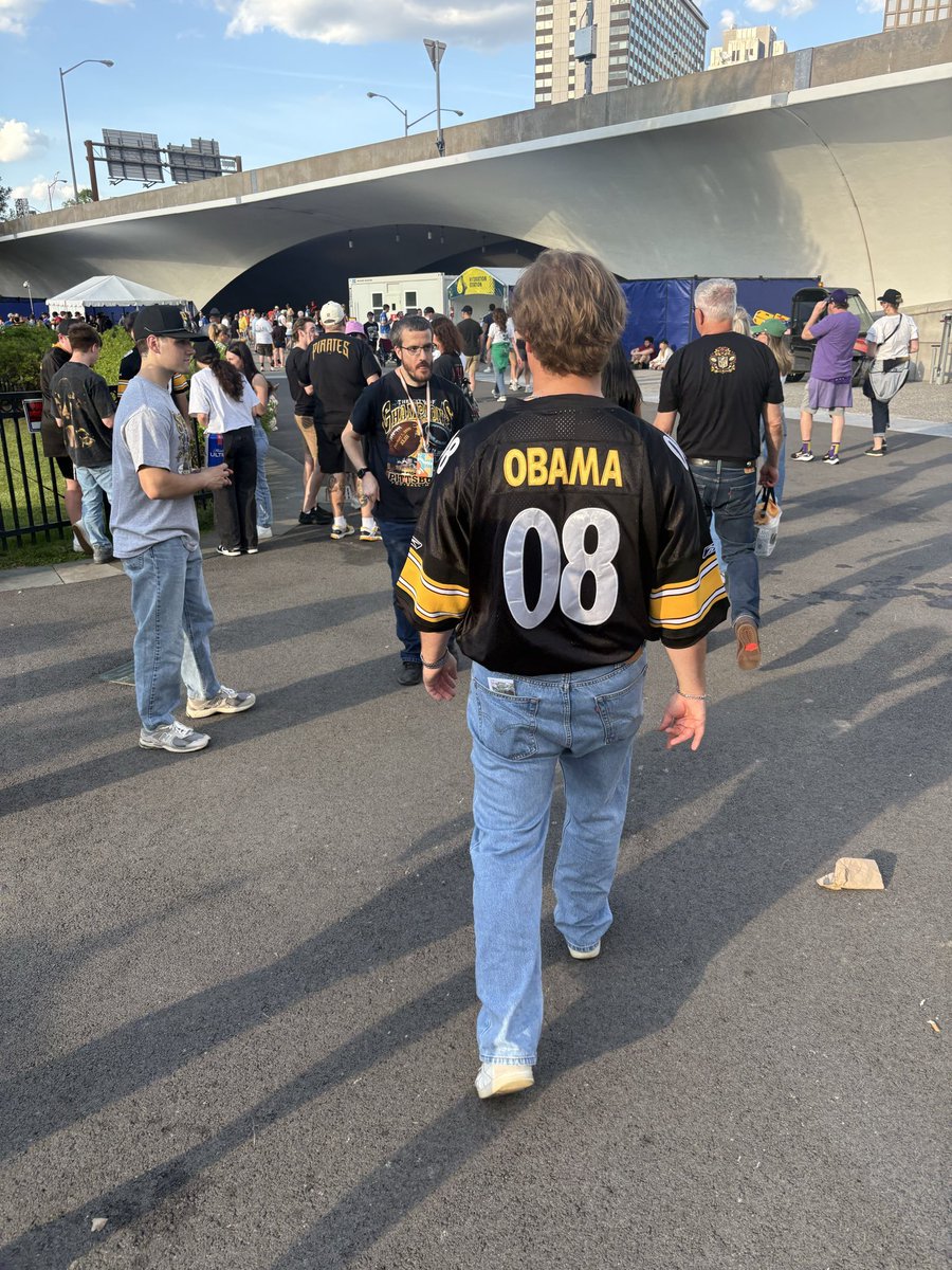 No Context Pittsburgh tweet media