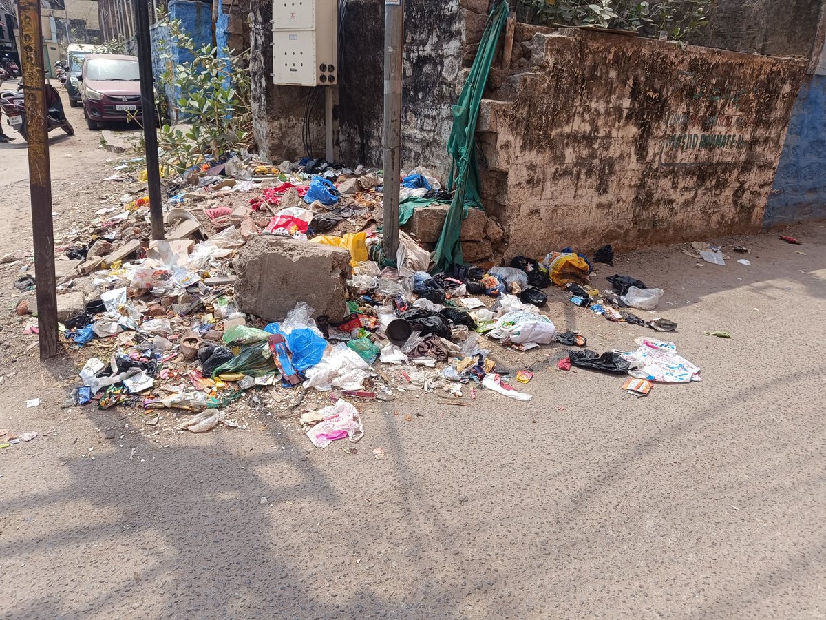 Hafeezindian's tweet photo. @asadowaisi @CommissionrGHMC @GHMCOnline @TelanganaCMO 
@zulfeqaraimim  hussaini alam tara maidani beside the basti clinic cleaning supervisor deliberately not removing garbage on daily basis, since 5 days either closed clinic or make dumping yard   
Plz solve or we go to MLA https://t.co/f9lacNIkxO