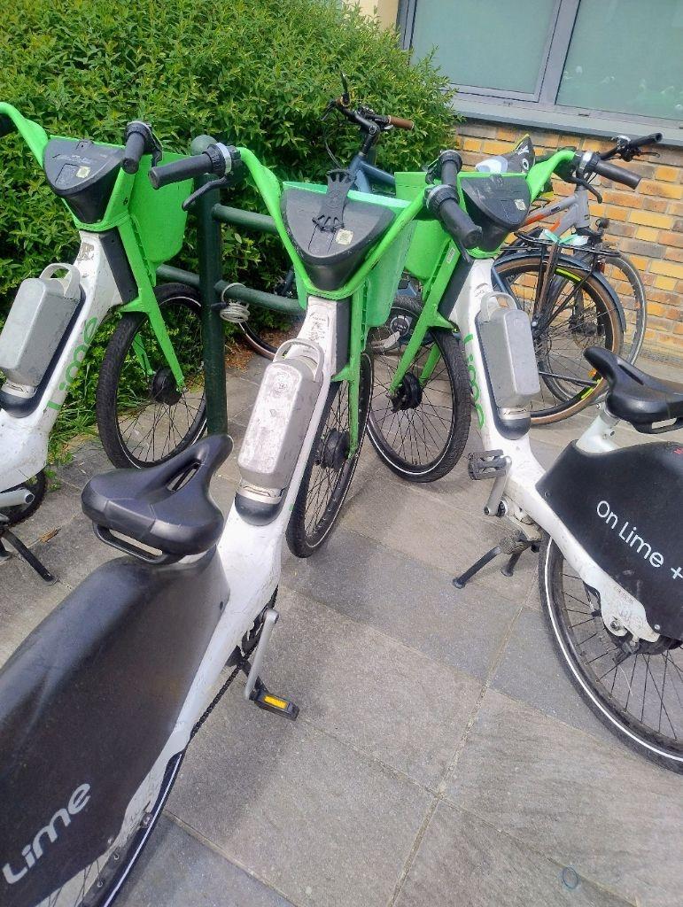 .#VigiloCPS "Véhicule ou objet gênant" le 17/04/26

"vélo Lime empêchant accès aux arceaux "

app.vigilo.city/?token=C4A8E3F…
Allée Michel Chevotet MJC  <a href="/Orsaynotreville/">Ville d'Orsay</a>
<a href="/RemiDarmon/">Rémi Darmon</a> <a href="/MobParisSaclay/">Mobilités - Paris-Saclay</a> <a href="/MdbOrsay/">MDB_Orsay</a>