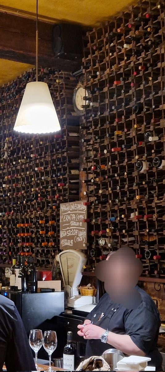 srdeserrano's tweet photo. Que nunca se pierdan estas tabernas, para exaltar la amistad 🍷 #Tempranillo #Latina #Madrid #taberna https://t.co/5dvqfpureg