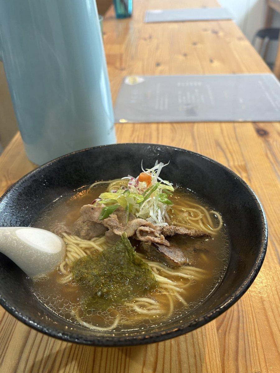 4/24(金) coilコイル隠れ家ラーメン屋11:30〜ラーメン🍜¥800‼️全種類つけ麺にも

🔴牛スープは.まろやか＆
牛タンはやわらか😊なのよ
🔵メニュー 醤油/味噌/ソルト/塩バジル/スパイシー/カレー

暖かな空気が漂ってますね。ジワジワ春🌸☘️というより.うわー春🌷だった!な感じ?さあぜひcoilへ絶対coilへ