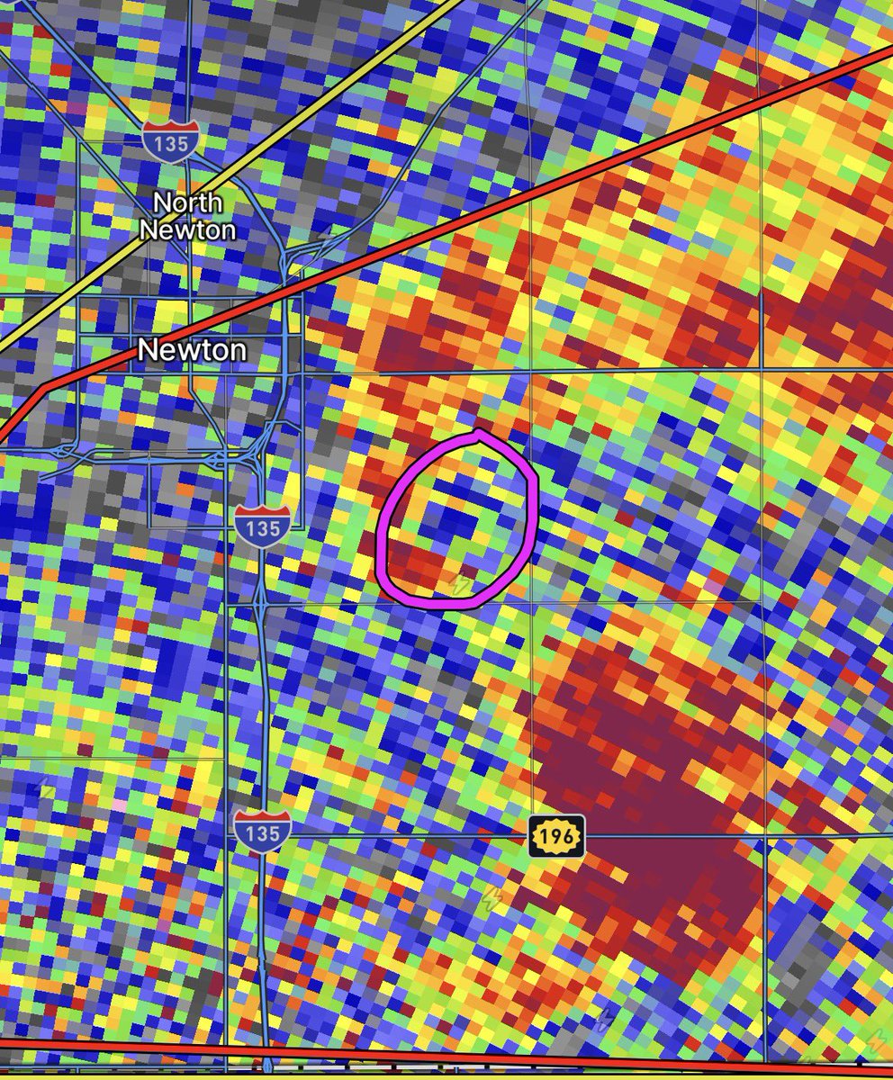 WeatherWatcherX's tweet image. Damaging tornado SE of Newton, KS!

Seek shelter!

#tornado #weather #wxtwitter #KSwx