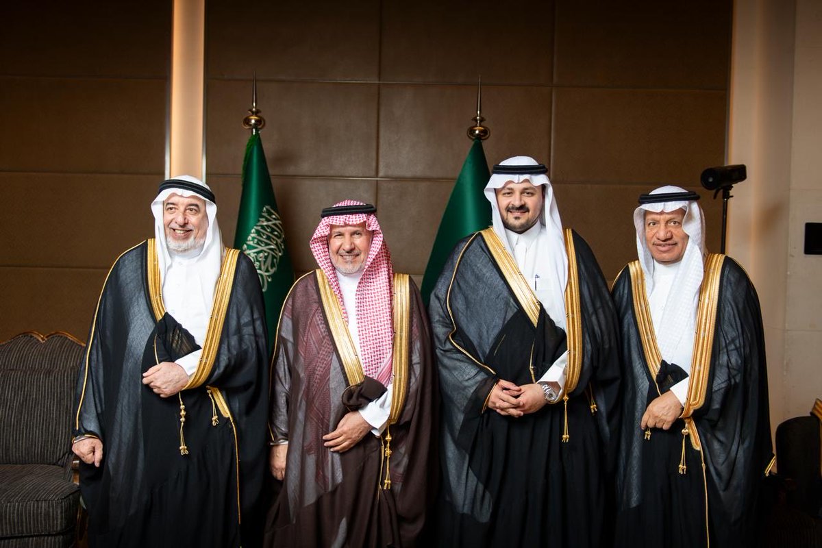 بدعوة من الصديق الغالي أخي المهندس محمد الربيعه سعدت وتشرفت بمشاركتهم الأفراح بمناسبة زواج إبنته متمنياً للعروسين السعادة والتوفيق