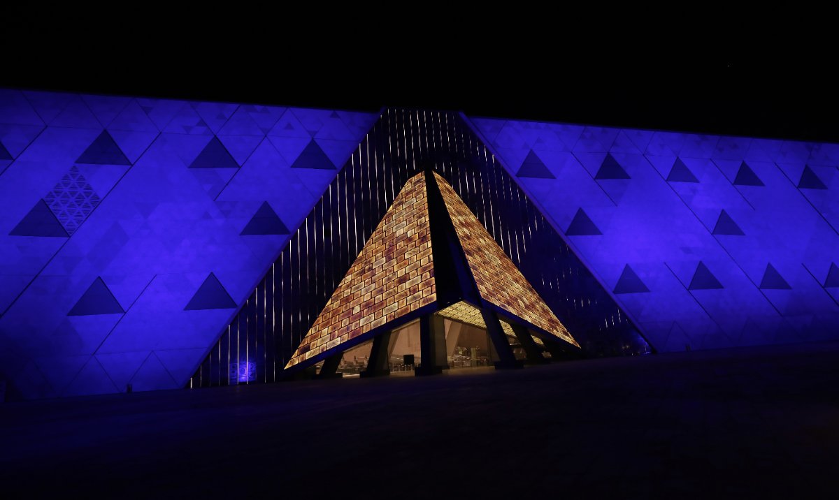 ArabNewsBiz's tweet photo. #EyeOnAI: Immersive technologies are reshaping #heritage #tourism in the Middle East, but experts warn the story must remain more important than the technology. https://t.co/D9R5OLjIaW https://t.co/2YyCmAnBvy