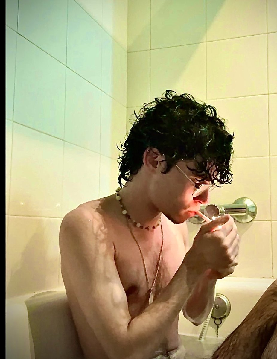 The urge of being drunk texted? Remembered? O yo q se, wanted???