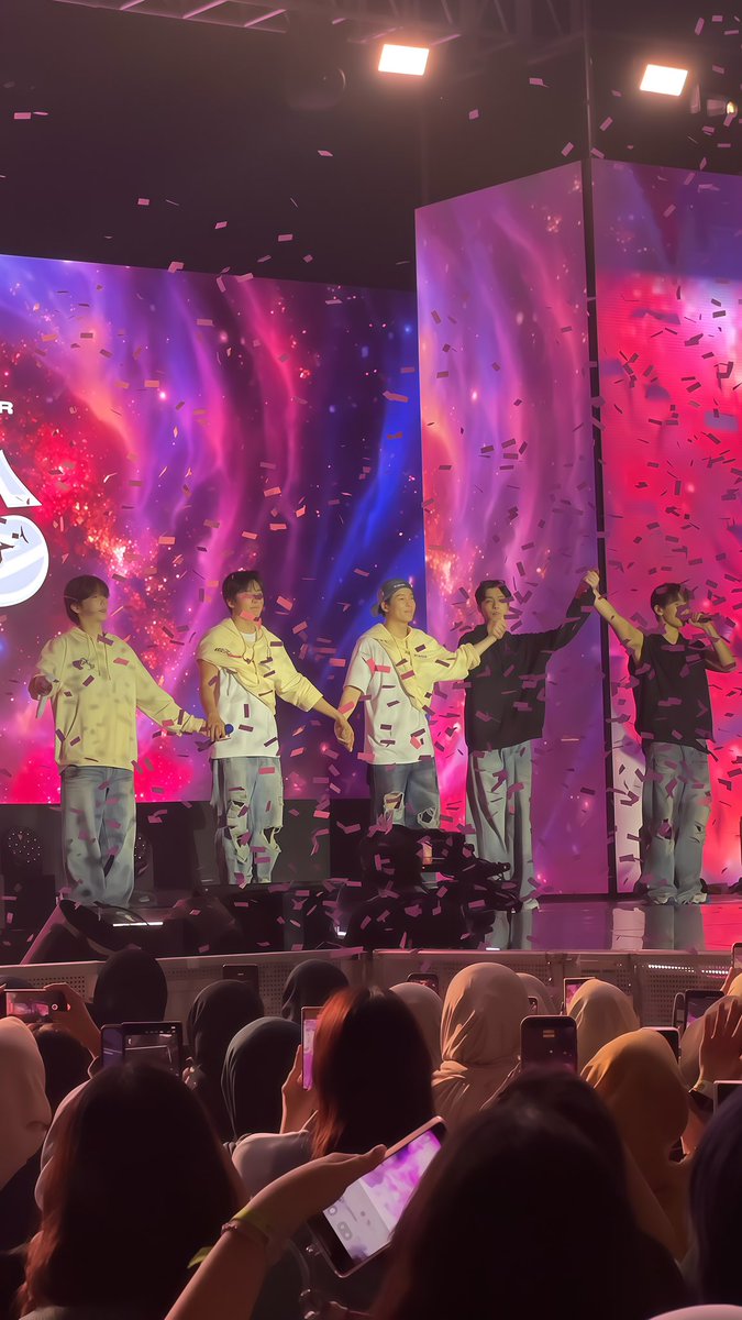 𝐩𝐢𝐚🐋 tweet media