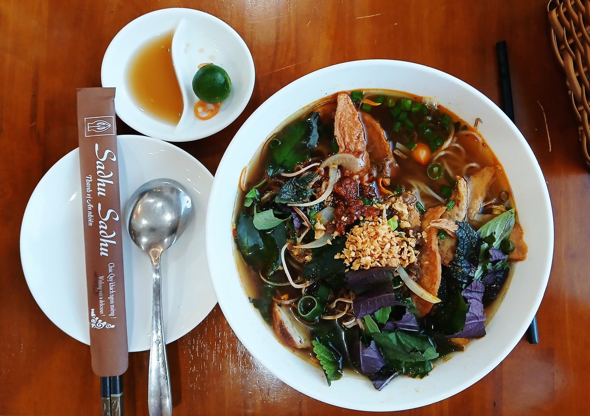 nguyenhonghat's tweet image. Vegetarian Hue Noodle Soup
#Vegetarian #Hue #Noodle #Soup #Mushrooms #Shiitake #Shimeji