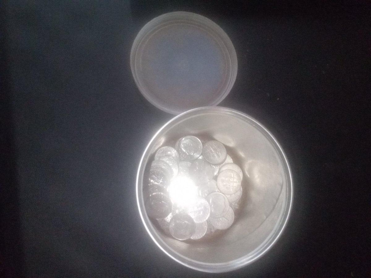 bluerizzle_brad's tweet image. I bought some #energydrinks from a #vendingmachine. When paying in #coins for the #VenomEnergy, I brought #dimes in case my #quarters were rejected.