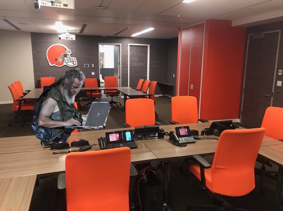GHDAWG's tweet photo. Haslams guy getting ready https://t.co/tUYHiiAU2v