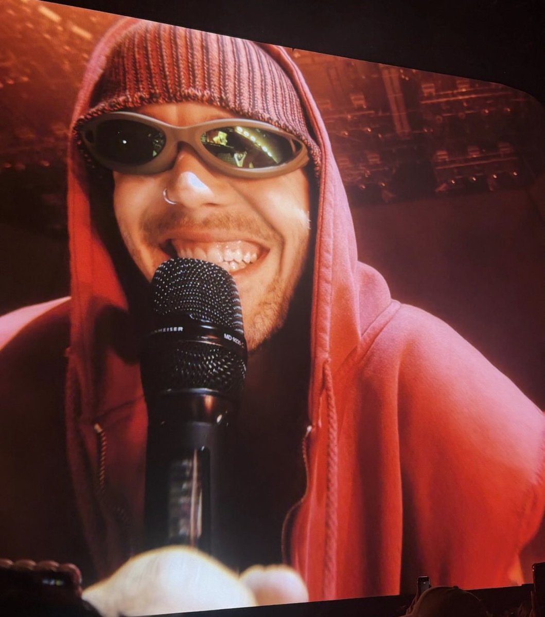 con esa cara y sonrisa vení y cancélame 20 veces más, no tengo problema.