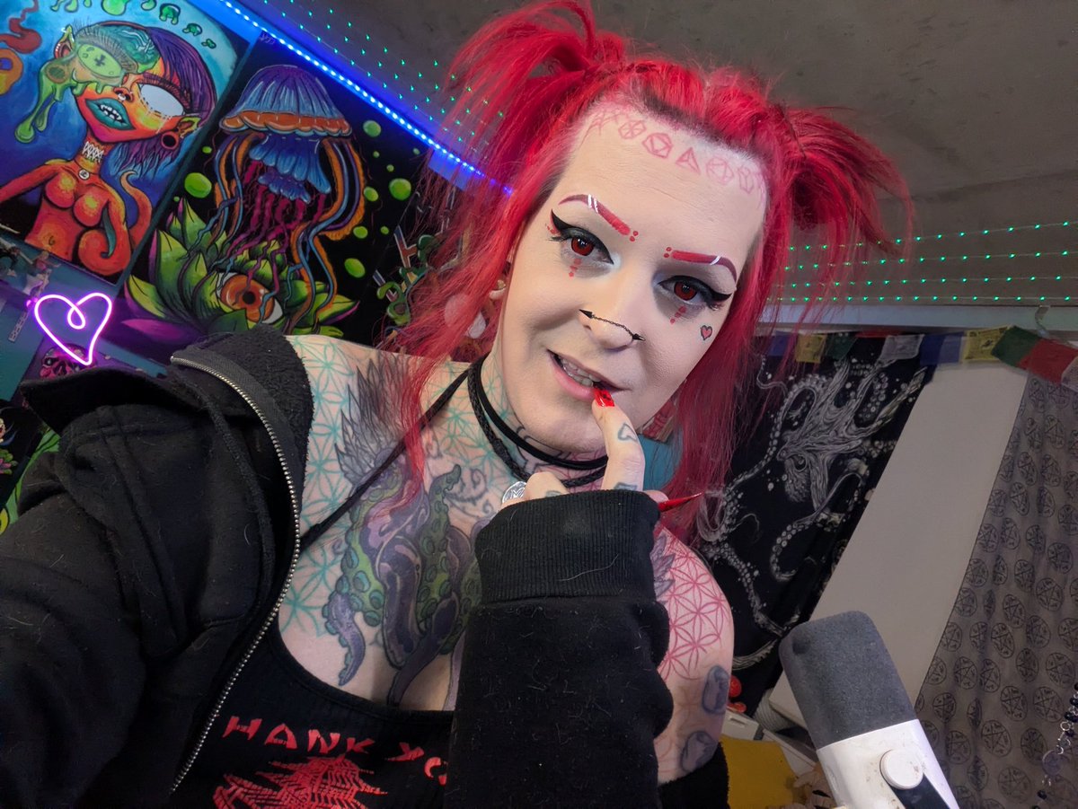 TentacleGiiirl's tweet photo. Let me be your sleep paralysis succubus, I promise I don't bite, and I can suck frozen pb true a coffee stirrer, or at least that's what I been told. 🫣😈 #gothgirl #gothgirlsdoitbetter #gaymer #transgirlsdoitbetter #makeupartist #iswallowitall #egirl https://t.co/Ahb9ElUcM1