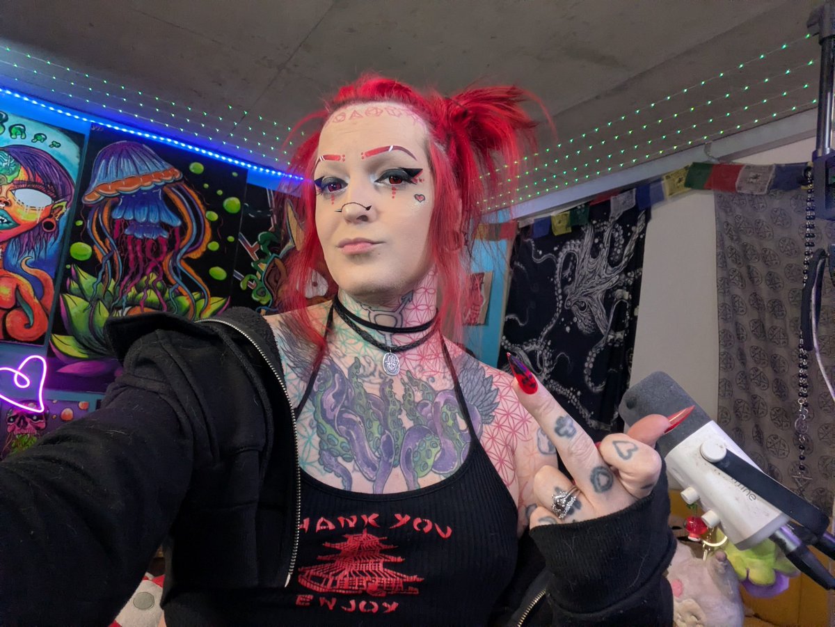 TentacleGiiirl's tweet photo. Let me be your sleep paralysis succubus, I promise I don't bite, and I can suck frozen pb true a coffee stirrer, or at least that's what I been told. 🫣😈 #gothgirl #gothgirlsdoitbetter #gaymer #transgirlsdoitbetter #makeupartist #iswallowitall #egirl https://t.co/Ahb9ElUcM1