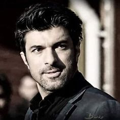 Esta foto me encanta! 
Versátil cómo pocos! 
Versátil cómo nadie! 🎭

#EnginAkyürek 
    Engin Akyürek 
    🤍🇦🇷🤍