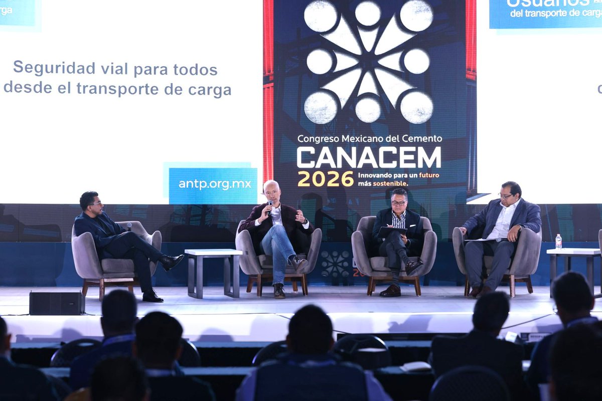 Canacem_Mx's tweet photo. La seguridad vial es un compromiso de toda la industria 🚛 El panel reúne a DANONE @DanoneMX, la Asociación Nacional del Transporte Privado @ANTPMexico y la Comisión de Seguridad Vial de CANACEM para compartir las mejores prácticas que salvan vidas en carretera. https://t.co/O6P3IZzgWt