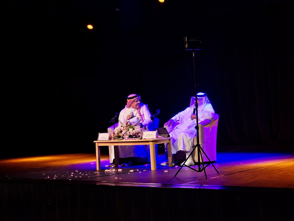 mshaal3020's tweet photo. في ليلةٍ اختصرتْ جمال الطائف عانق الحرفُ سماء الإبداع..  
تشرّفتُ بإدارة أمسية البروفيسور جمعان  الزهراني بتنظيم نادي ملتقى المبدعين وبالتعاون مع #فنون_الطائف
شكراً على هذه الثقة الباذخة وشكراً لـ نخبة الفكرمن المثقفين والأدباء والإعلاميين (من الجنسين) الذين أسرونا بحضورهم البهيّ https://t.co/WJ1J2xo8BC