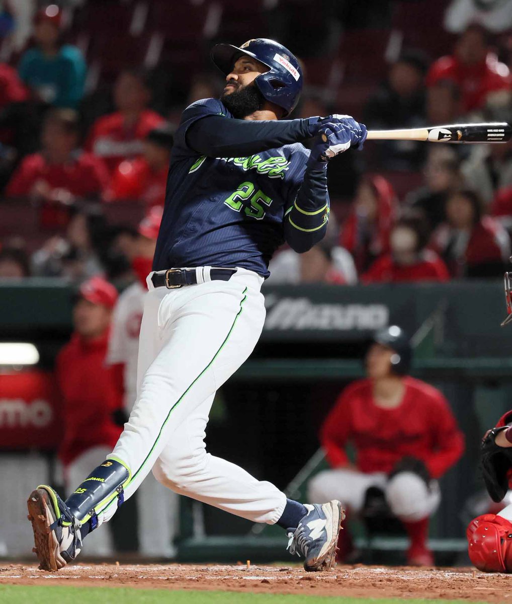 ／
#JERAセ・リーグ 速報⚾️
＼

4月23日(木)の #月間JERAセ・リーグAWARD ノミネート選手は、5回表に決勝の2ランホームランを放った #サンタナ 選手です！

詳細はこちら　cl-award.jp
JERA協賛特設ページ　jera-tomose.jp

#JERA #灯セ #swallows #燕心全開