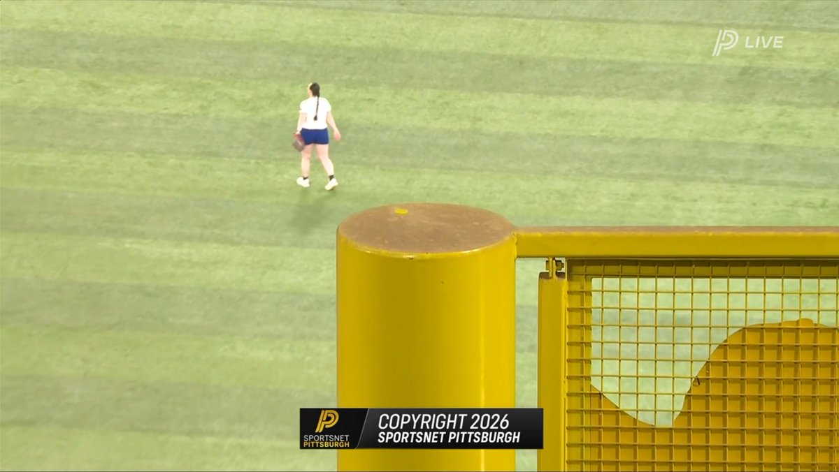 PlatinumKey13's tweet photo. The top of the foul pole where Oneil Cruz' home run landed last night 👀 https://t.co/GWW8Hgl3zy