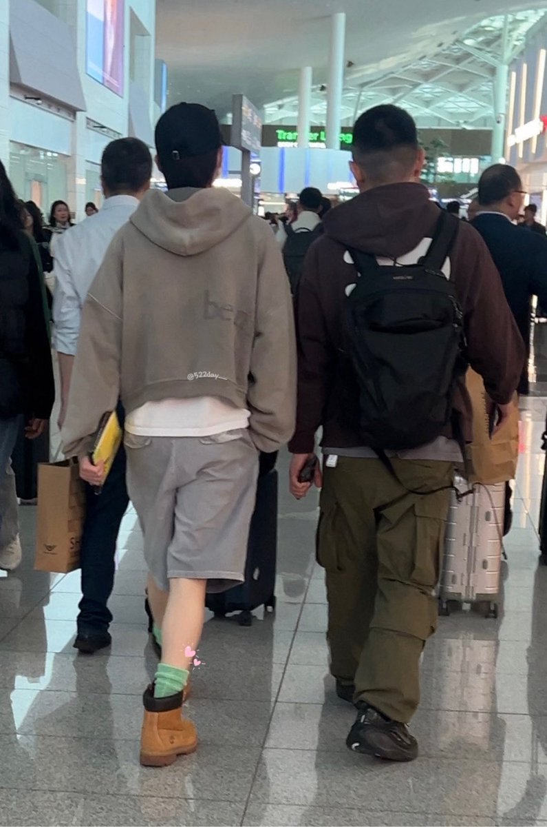 260424 INC 

오늘 착창 너무 멋있어..
근데 양말 너무 귀여운거 아니야… 🥹🥹
안찍을 수가 없었음.. ｡ﾟ(ﾟ´ω`ﾟ)ﾟ｡
문제시 삭제할게욤.. 🥲

#수호 #SUHO #JUNMYEON #준면