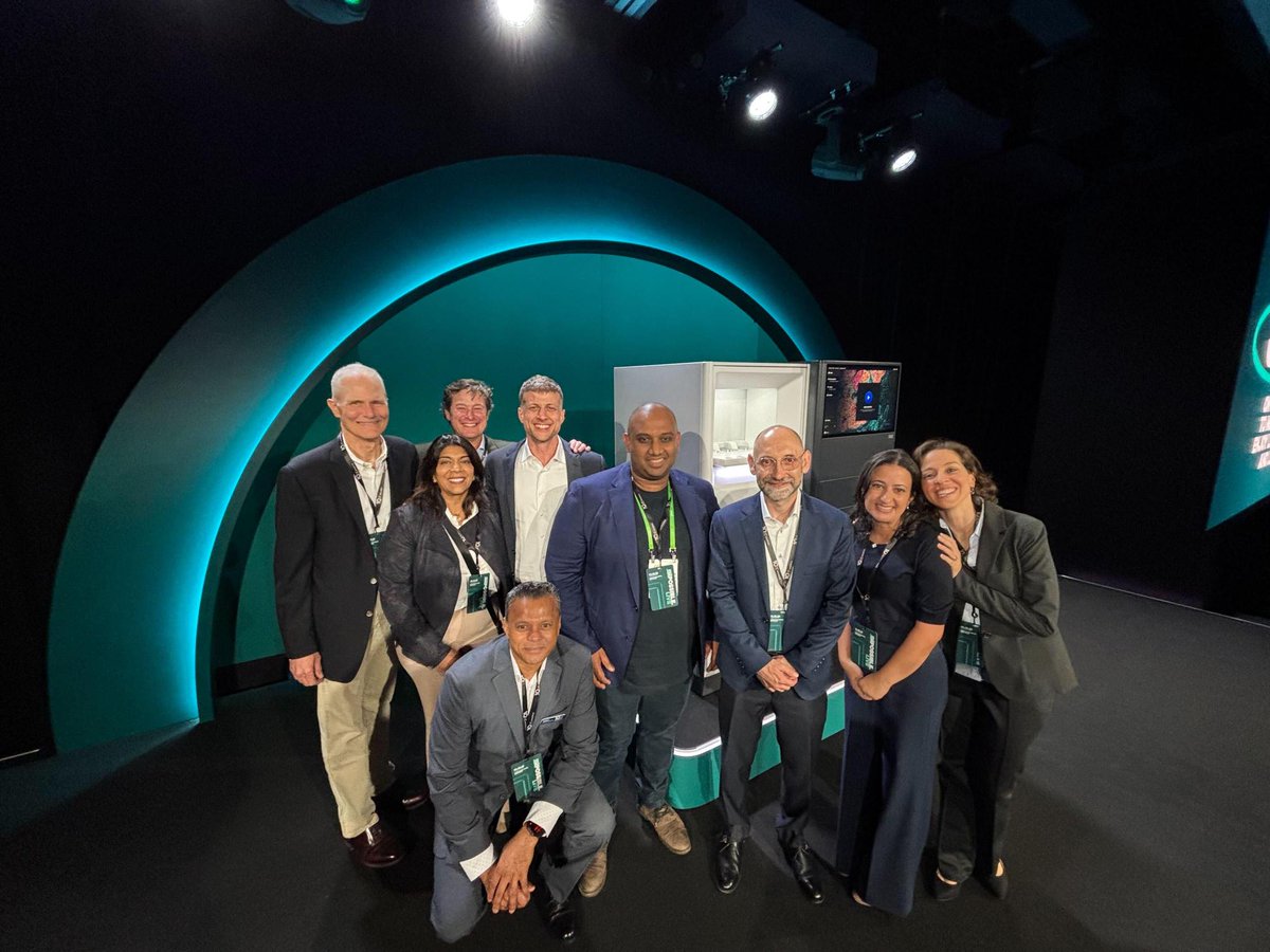 WesleyResearch's tweet photo. Great science knows no borders!

 @Qld_SBC  researchers presented at the 2026 American Association for Cancer Research Annual Meeting in San Diego — the world’s leading cancer research conference, with over 23,000 delegates from across the globe.
https://t.co/iDvRF1S2Ti

@aruthak https://t.co/ouOUZASH5x