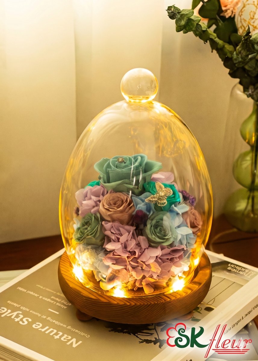 Skfleursg's tweet image. Timeless, low-maintenance elegance — our Preserved Flowers Dome (Horizon Blue Rose) is handcrafted to bring calm to any room. Now S$120 with free island-wide shipping. Get yours: wix.to/hnmesD3 #BlueRose #PreservedFlowers #GiftIdeas #SKfleurSG