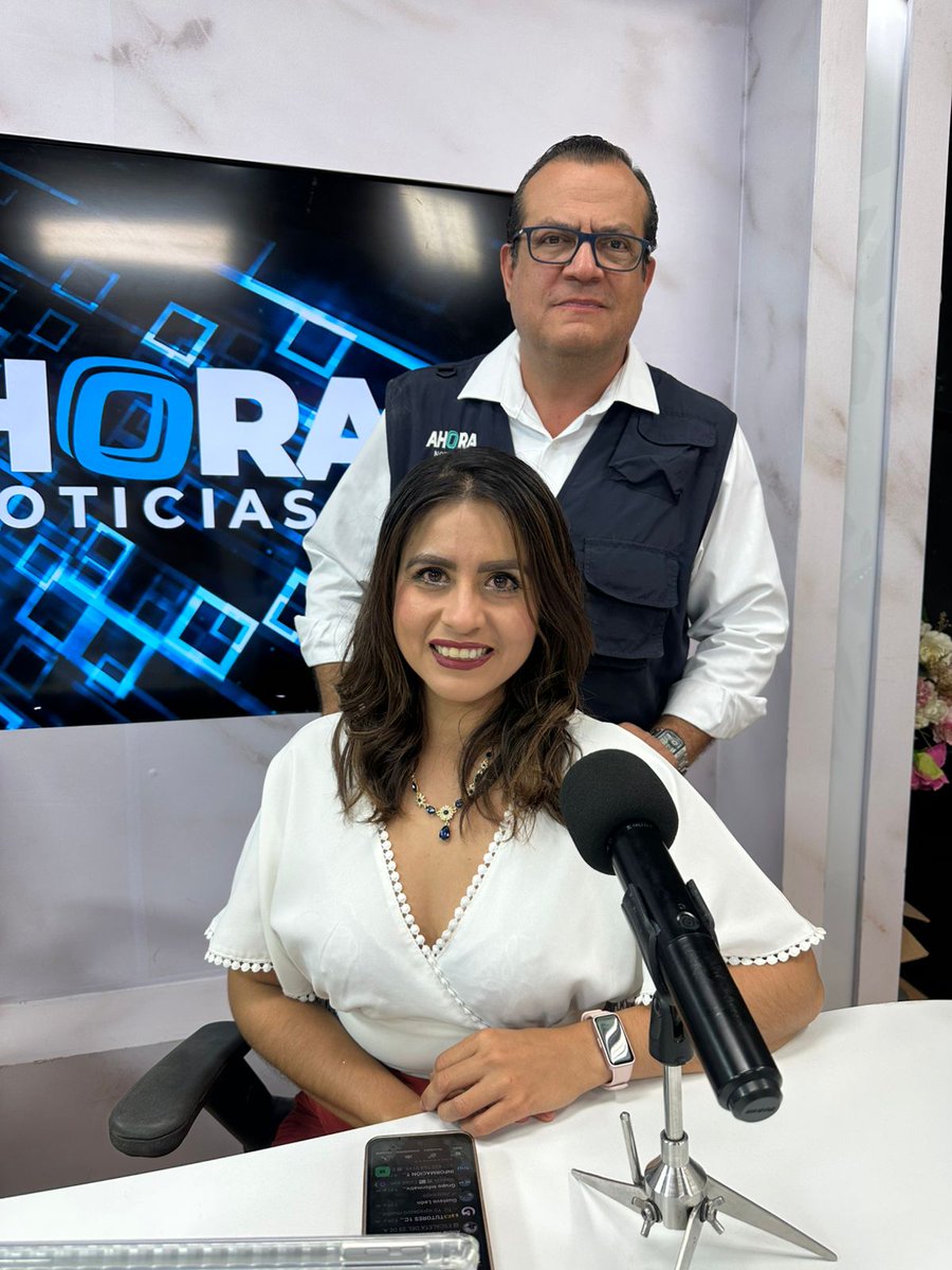 AhoraTabasco's tweet image. 🔴 ¡Ya estamos EN VIVO!

Este jueves, no te pierdas lo más relevante de las #Noticias con Gabriel Aysa e Ilse Torres. 📰🎙️

📲 Conéctate desde donde estés:

👉 #Facebook: facebook.com/share/v/196W7N…
👉 X (#Twitter): x.com/i/broadcasts/1…
👉 #YouTube: youtu.be/zp4m3G7EeDs

📻