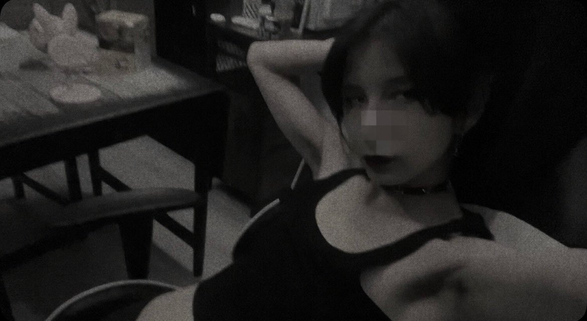 PrincesseXian's tweet photo. are you falling for me? 

♡ findom moneymiss moneyslave simp ♡ https://t.co/Zt4cIqc4Xq
