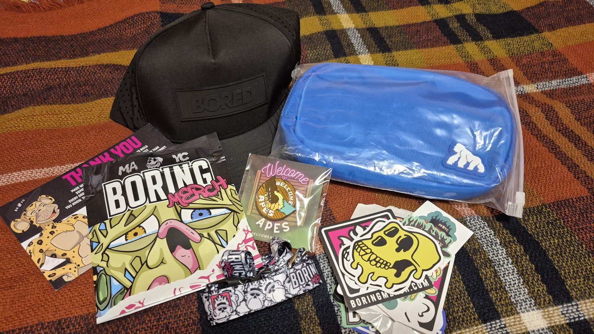u_ad5xlh's tweet photo. Happy 5th birthday @BoredApeYC!! So glad I joined the club! Extra special for me since I received my free @WelcomeApes welcome package today!! Thanks so much @lawofthesaw @0xdort @NFThoarder888 @MeiravHaber @BoredTradingCo @apewhale @boringmerch! Much love! ♥️ https://t.co/Qxh8rjzAOU