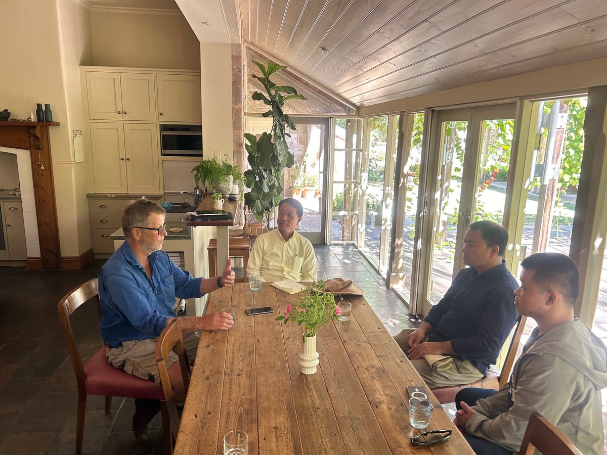 CrawfordFund's tweet image. Practical #biosecurity in action 🌱🐑
Scientists from Laos and Cambodia built applied skills in forage and livestock systems, focusing on pastures, legumes, soil quality and feed use. Knowledge gained will be shared locally to strengthen regional capacity: bit.ly/4bElA8j