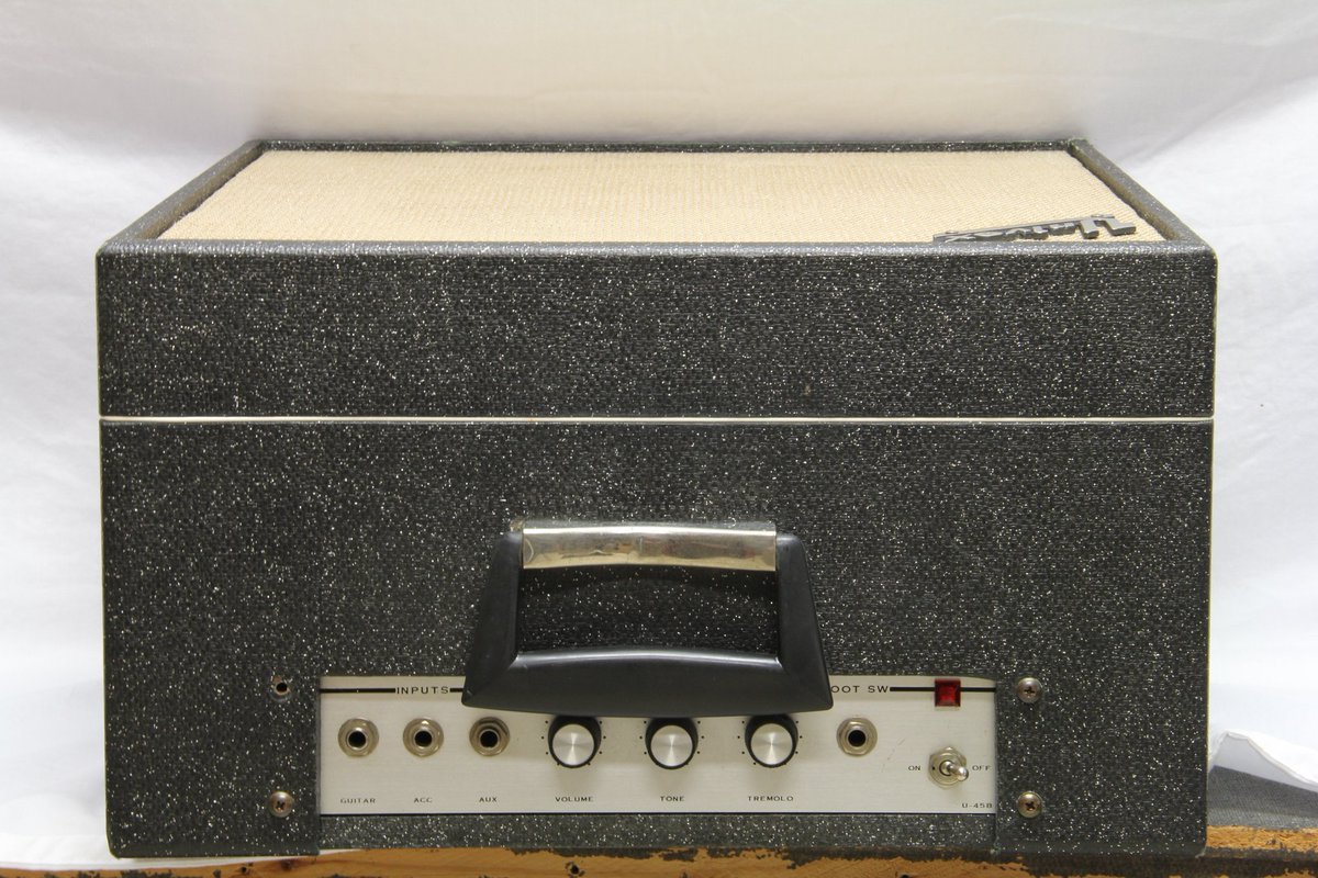 TomsAmpsDetroit's tweet image. 1966 Univox U45B, their second U45 amp. Super clean, original cover, 2 6BM8s, original 12" Jensen, tremolo. Terrific little amp, very different sound from the U45.

Available for #Detroit #Studio #Rental from Toms-Amps.com, The Home of Vintage Tone. Royal Oak MI