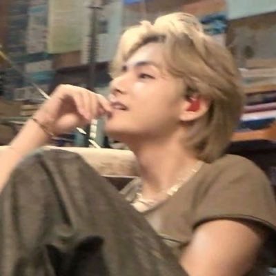 vtaegukkie's tweet photo. forever my weakness, blonde taehyung is so pretty https://t.co/cCuVyEY4am