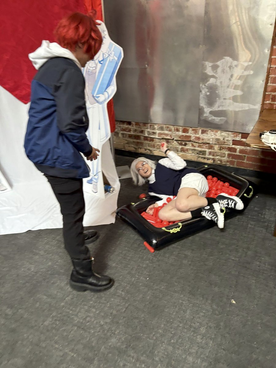 electrolimes's tweet photo. support @luccupsleeves bay area fan events for more coffin ball pit time https://t.co/ePRx6XVSoW