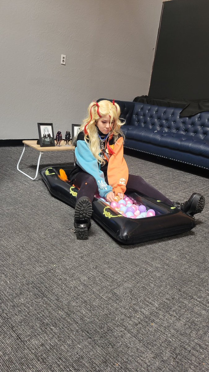 electrolimes's tweet photo. support @luccupsleeves bay area fan events for more coffin ball pit time https://t.co/ePRx6XVSoW