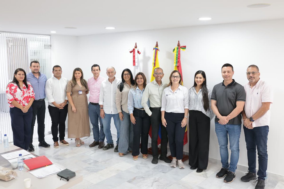 Hoy articulamos esfuerzos por la juventud 👇
Nuestro director de Movilidad, Antonio Avendaño, y el asesor de despacho Allan Paternina, junto a <a href="/Gobatlantico/">Gobernación Atlántico</a>, @Uniatlantico, alcaldías y sector educativo, en mesa de trabajo. 🧵