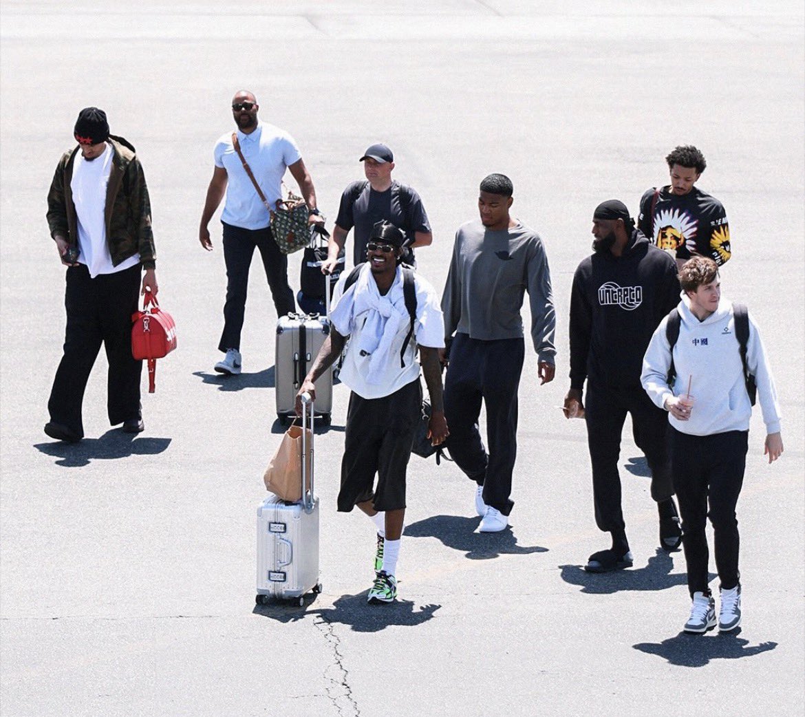 The LakeShow are OFF to Houston ✈️