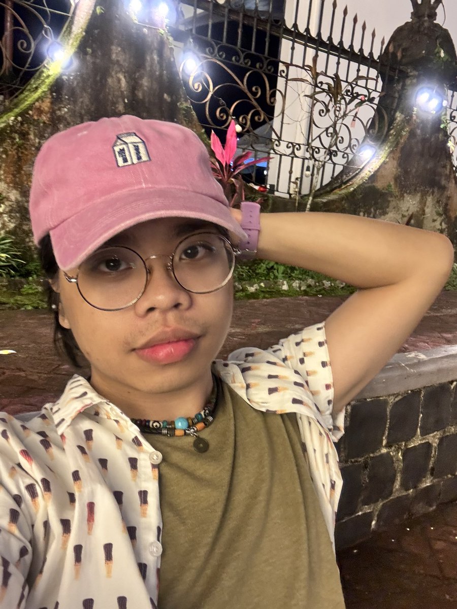 samitobonito_'s tweet photo. guys at least use some of my more recent pics 💀💀 not the one where i look the least flattering cause i was busy getting my double degree in Geological Sciences with my thesis on Geochemistry https://t.co/N4cxhejfvu