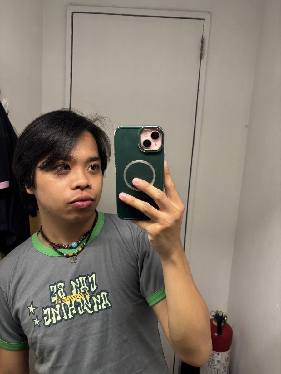 samitobonito_'s tweet photo. guys at least use some of my more recent pics 💀💀 not the one where i look the least flattering cause i was busy getting my double degree in Geological Sciences with my thesis on Geochemistry https://t.co/N4cxhejfvu