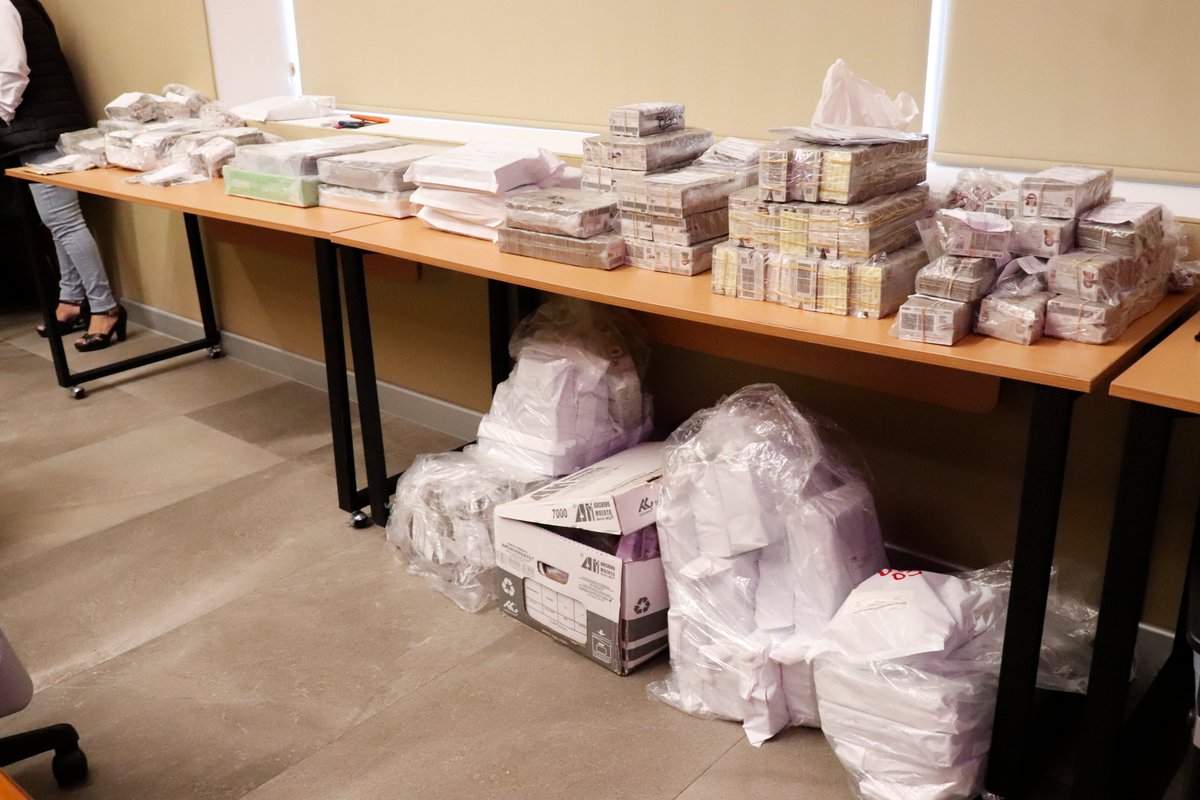 INEYucatan's tweet image. La Comisión Local del Vigilancia del #INEYucatán,  celebró su segunda sesión ordinaria en la cual se verificó y destruyó formatos de credenciales no entregables, así como las credenciales devueltas por sus dueños o por terceros en los #MAC, ante representaciones partidistas.