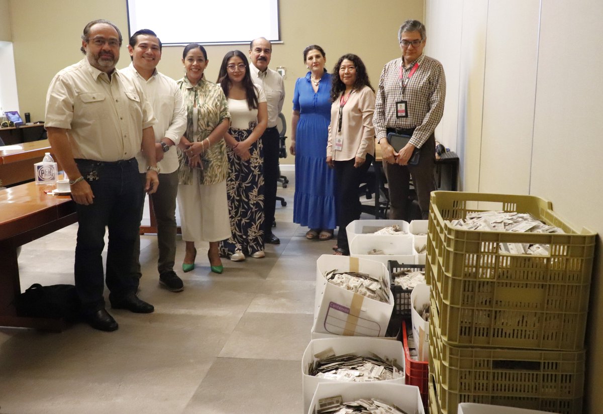 INEYucatan's tweet image. La Comisión Local del Vigilancia del #INEYucatán,  celebró su segunda sesión ordinaria en la cual se verificó y destruyó formatos de credenciales no entregables, así como las credenciales devueltas por sus dueños o por terceros en los #MAC, ante representaciones partidistas.